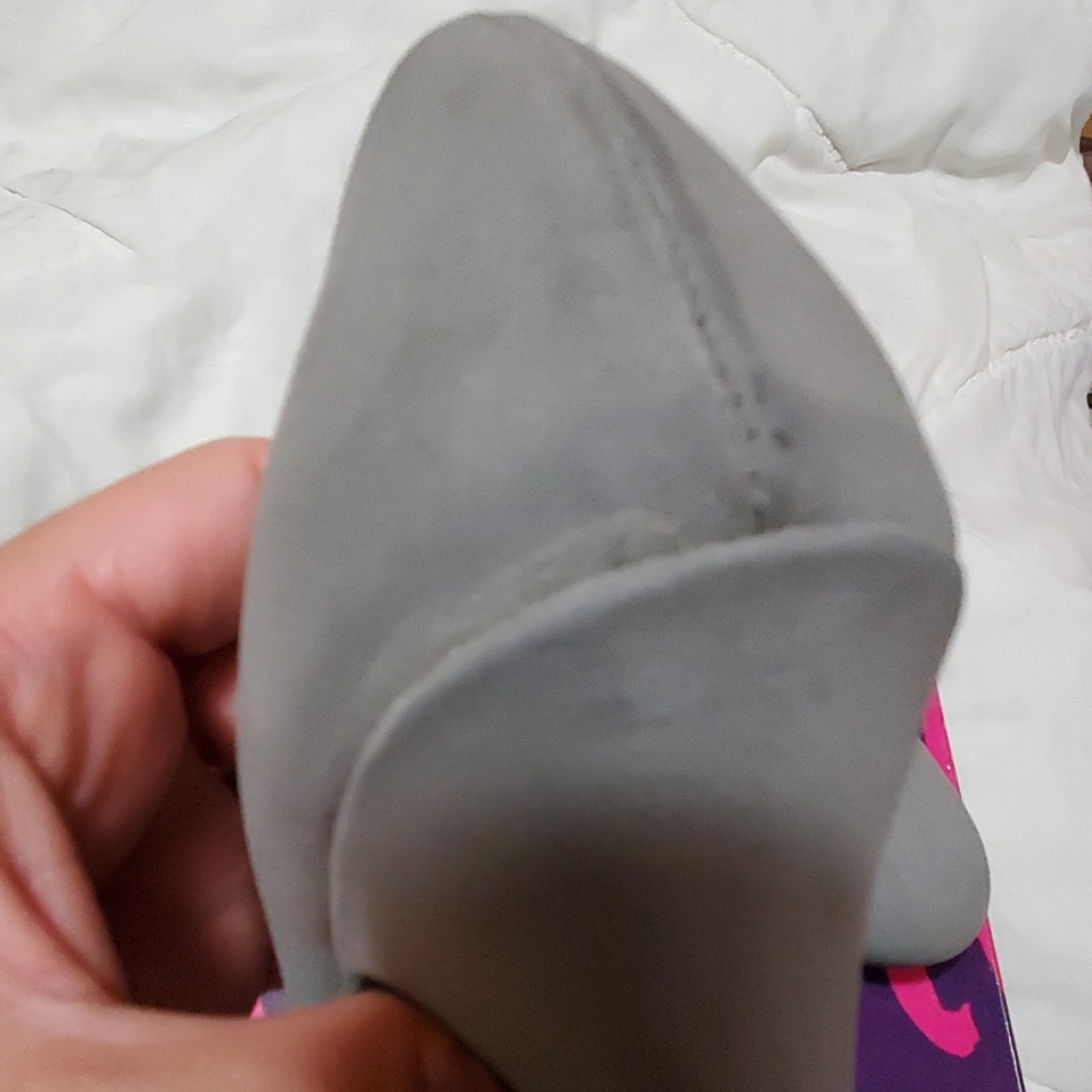 Shoes - Picture 5 of 8